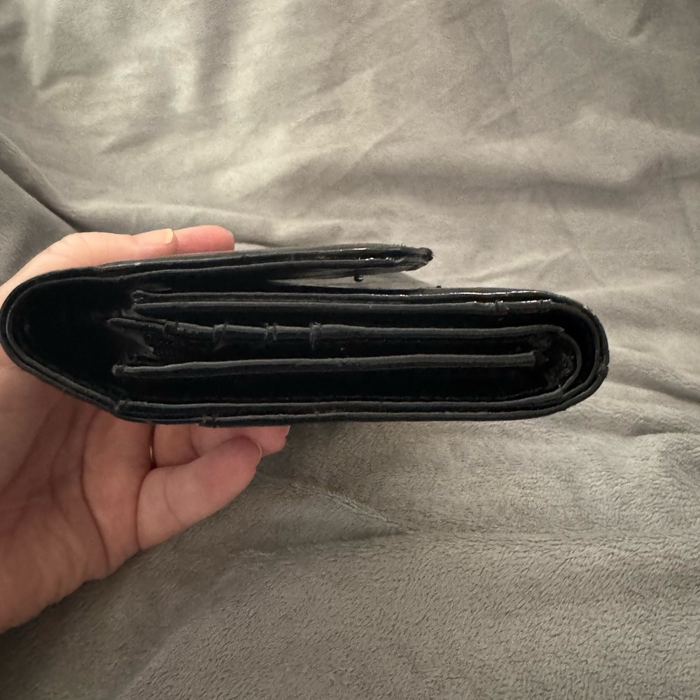 Kenneth Cole Reaction Black Faux Patent Leather Wallet - Picture 5 of 9